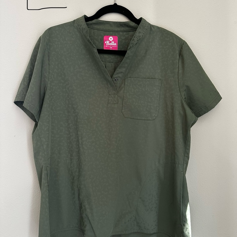 UA Bella Green Cheetah Print Scrub Top